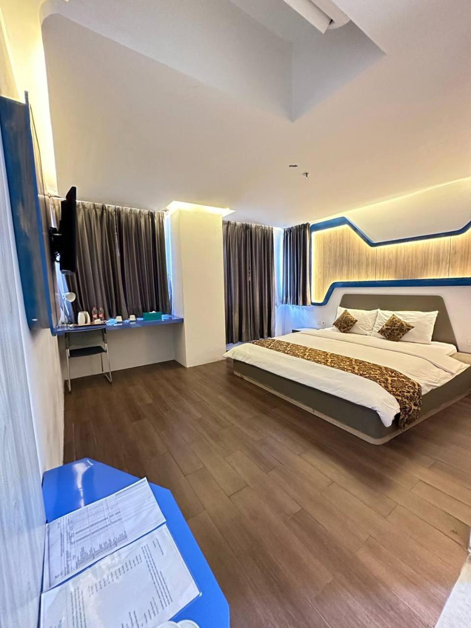 Golden Palace Hotel Batu Merah Exterior photo