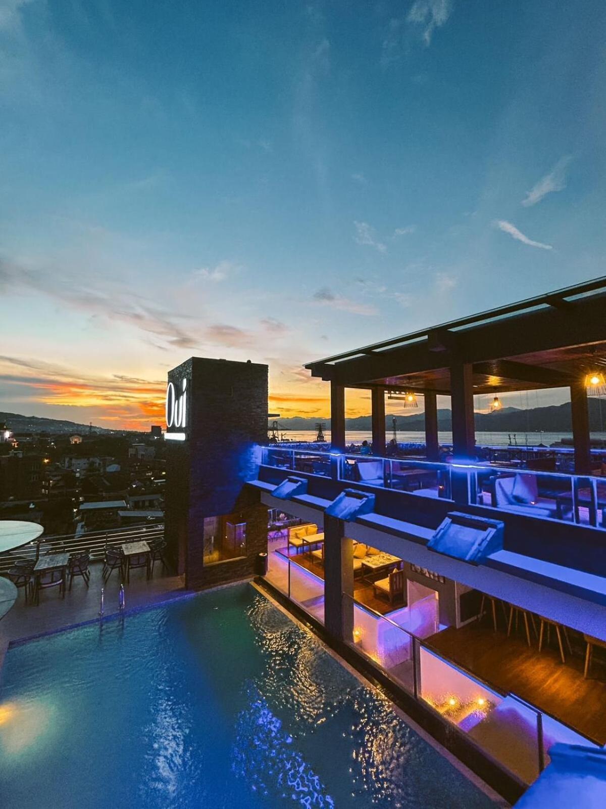 Golden Palace Hotel Batu Merah Exterior photo